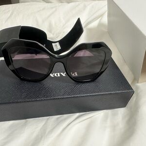 Sunglass Prada
